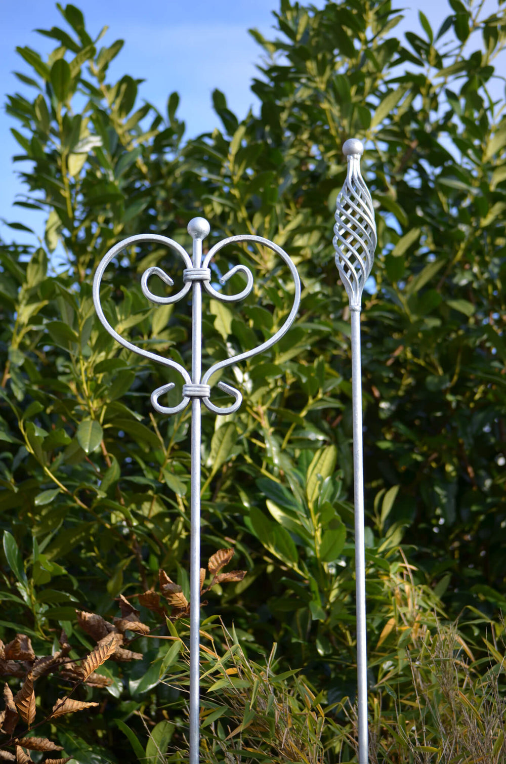 Gartenstecker Treviso und Vicenza im Set in feuerverzinkt aus der Nähe im Garten Gartenstecker Treviso und Vicenza im Set in feuerverzinkt aus der Nähe im Garten