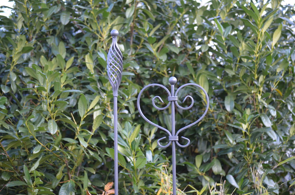 Gartenstecker Treviso und Vicenza im Set in feuerverzinkt aus der Nähe im Garten Gartenstecker Treviso und Vicenza im Set in feuerverzinkt aus der Nähe im Garten