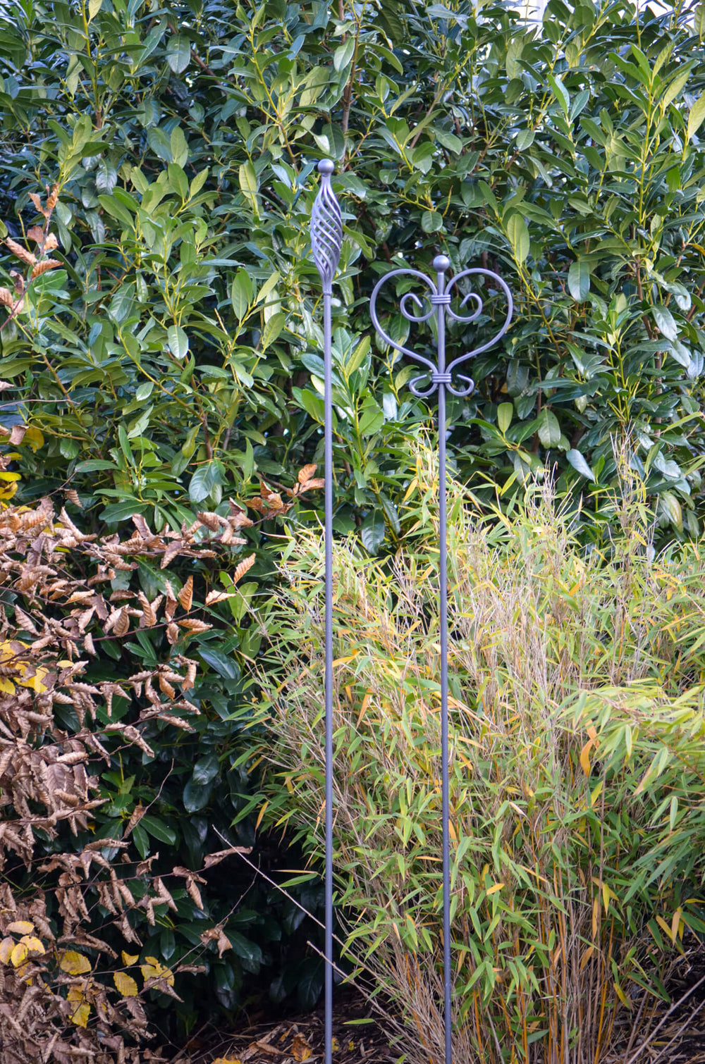 Gartenstecker Treviso und Vicenza im Set in feuerverzinkt in einem Garten Gartenstecker Treviso und Vicenza im Set in feuerverzinkt in einem Garten