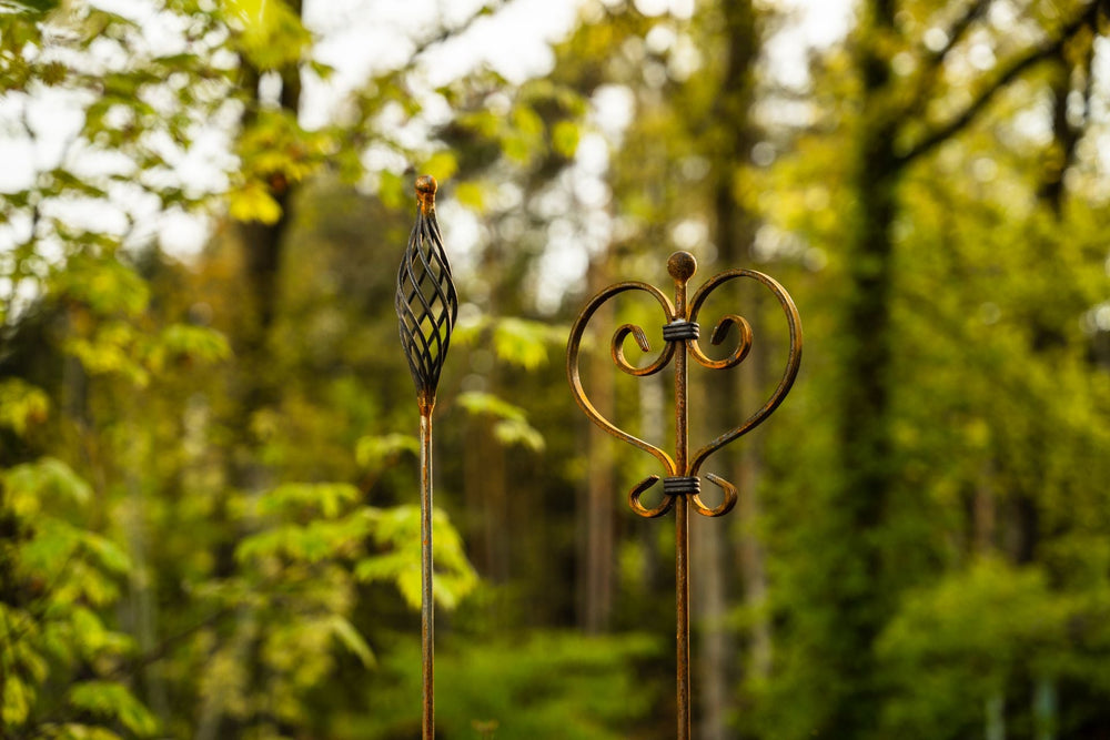 Gartenstecker Treviso und Vicenza im Set in unbeschichtet aus der Nähe im Garten Gartenstecker Treviso und Vicenza im Set in unbeschichtet aus der Nähe im Garten