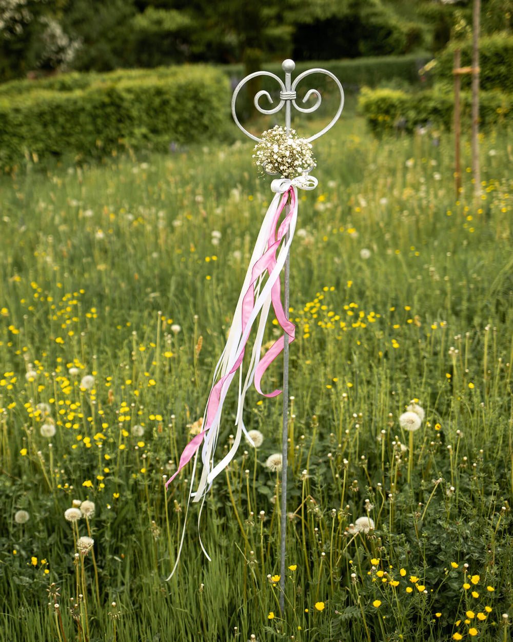 Rankstab Treviso in feuerverzinkter Ausführung mit Blumendeko ideal für Festlichkeiten Rankstab Treviso in feuerverzinkter Ausführung mit Blumendeko ideal für Festlichkeiten
