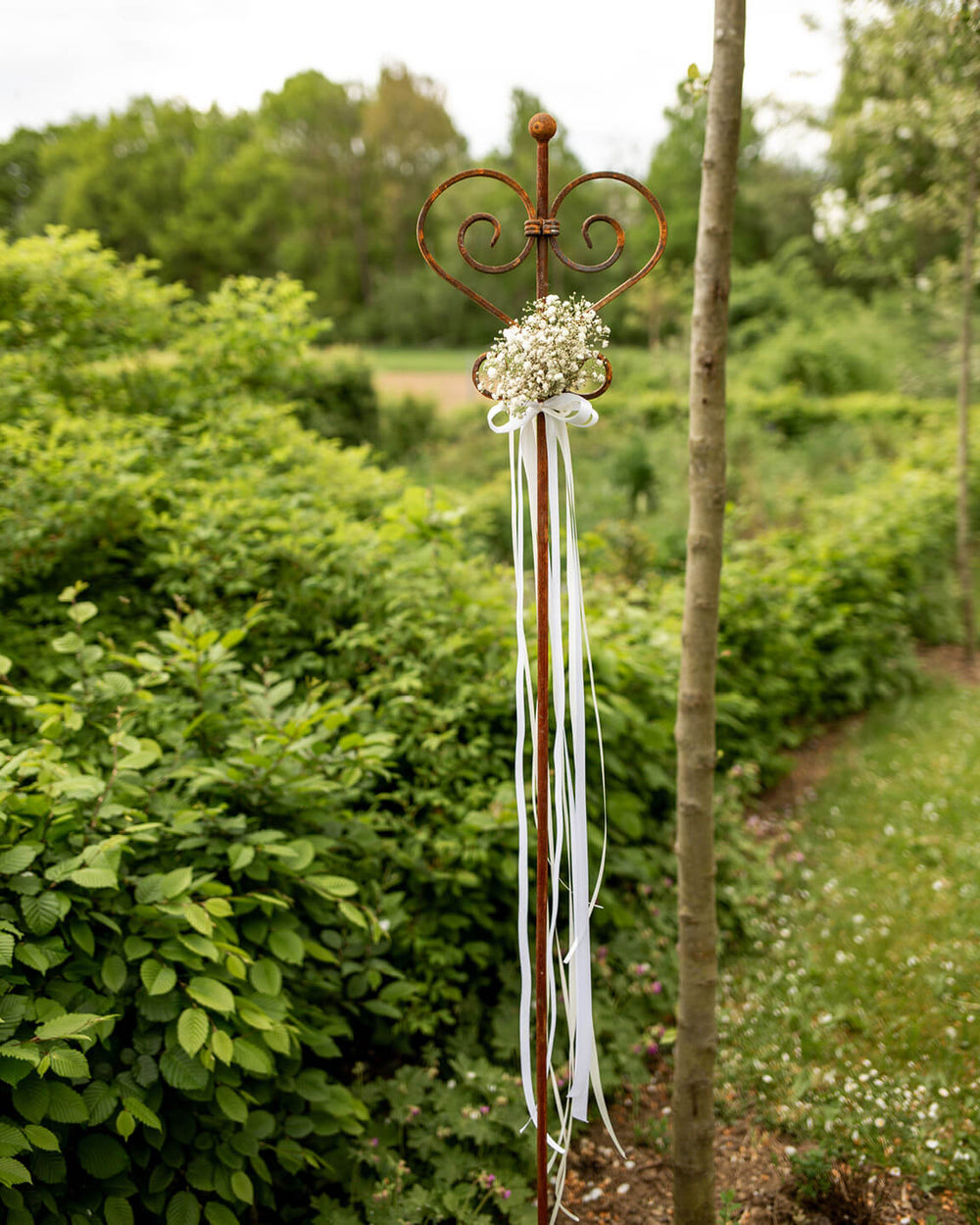 Rankstab Treviso in unbeschichtet mit Blumendeko ideal für Festlichkeiten Rankstab Treviso in unbeschichtet mit Blumendeko ideal für Festlichkeiten
