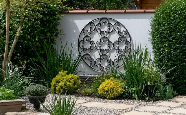 De gevel van uw huis verfraaien: creatieve ideeën met klimplantenrek en planten