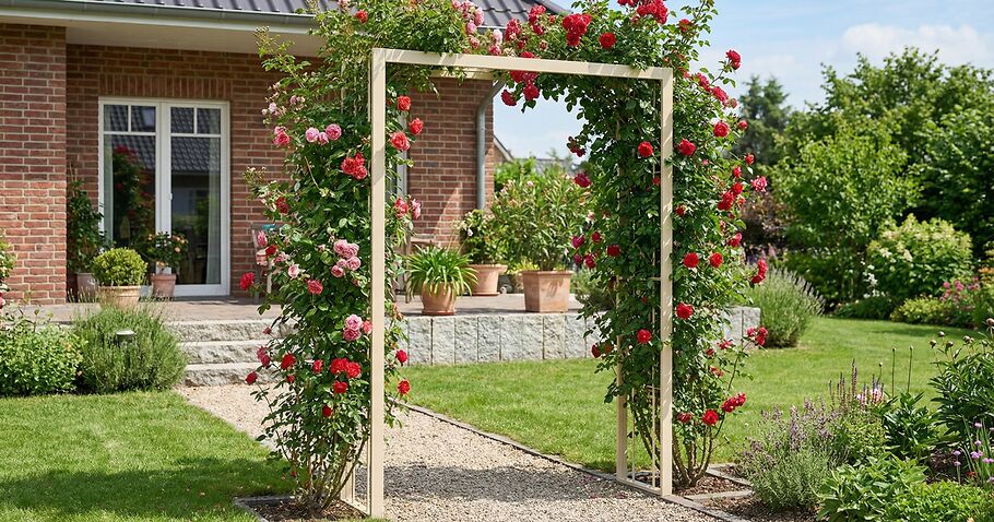 De voordeur inrichten – stijlvolle ideeën voor de voortuin, decoratie en planten